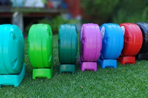 Son de plástico reciclado y vienen en varios colores. Son de plástico reciclado y vienen en varios colores.
