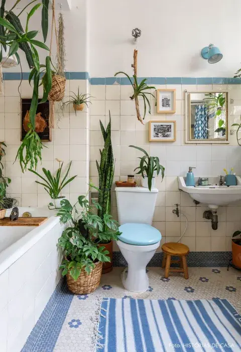 Baño vintage con mucho color.jpg Baño vintage con mucho color.jpg