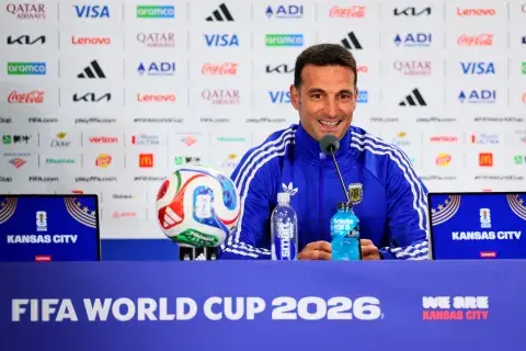 Lionel Scaloni en conferencia de prensa.jpg Lionel Scaloni en conferencia de prensa.jpg