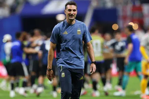 Lionel Scaloni en el partido de Inglaterra.jpg Lionel Scaloni en el partido de Inglaterra.jpg