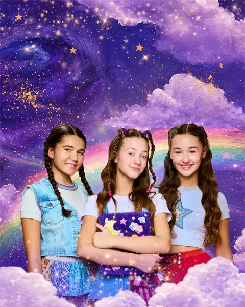 Luna y su galaxia_Foto.jpg Luna y su galaxia_Foto.jpg