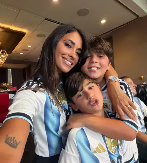 anto roccuzzo y familia.png