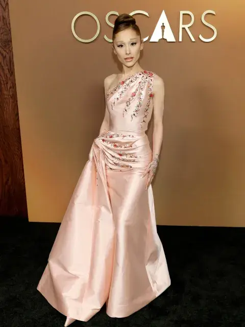 Ariana-Grande-en-la-red-carpet-de-los-Oscar.jpg