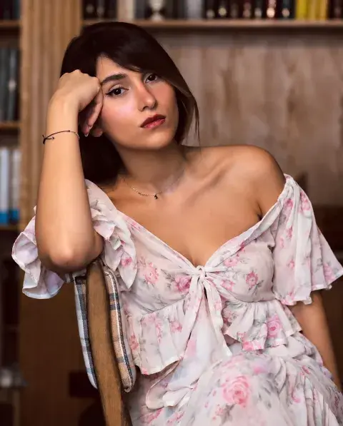 Cantante iraní .png Cantante iraní .png