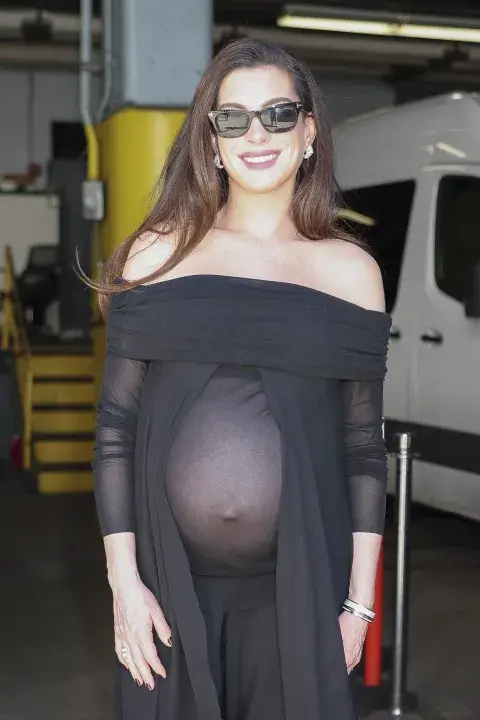 Anne Hathaway.png