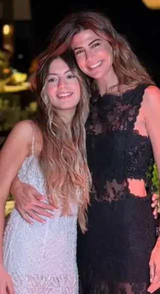 Antronia y juliana.png Antronia y juliana.png
