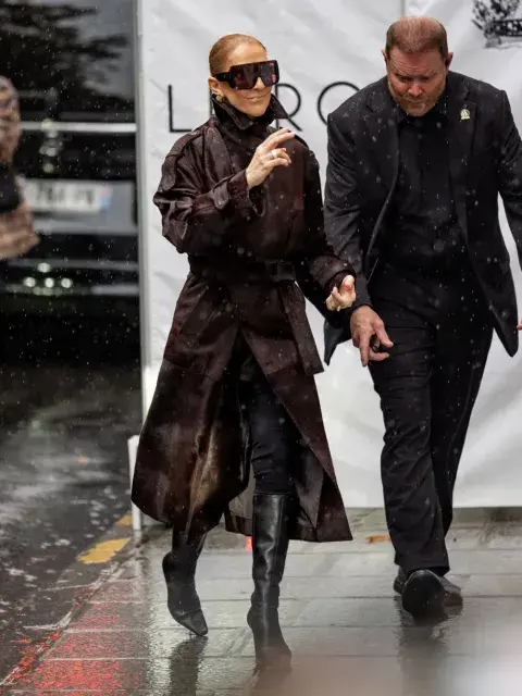 Celine-Dion-con-trench-cn-color-chocolste.jpg