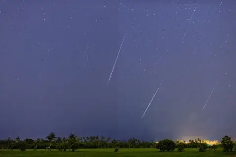 Cielo-con-meteoro.jpg Cielo-con-meteoro.jpg