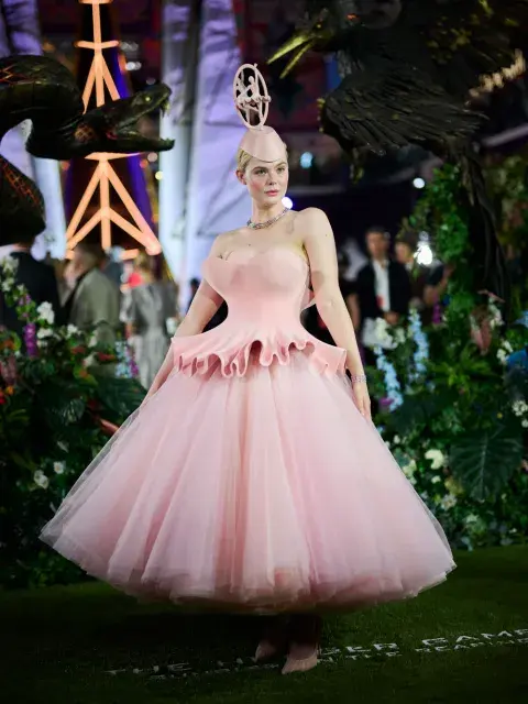 Ella-Fanning-cuerpo-entero.jpg Ella-Fanning-cuerpo-entero.jpg