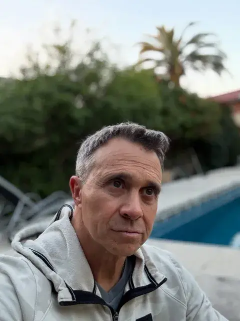 LApegue en la pileta.png LApegue en la pileta.png