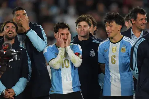 Lionel-Messi-en-el-Monumental.jpg Lionel-Messi-en-el-Monumental.jpg