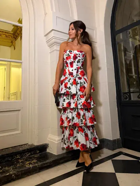 Pampita con su vestido flamenco.png Pampita con su vestido flamenco.png