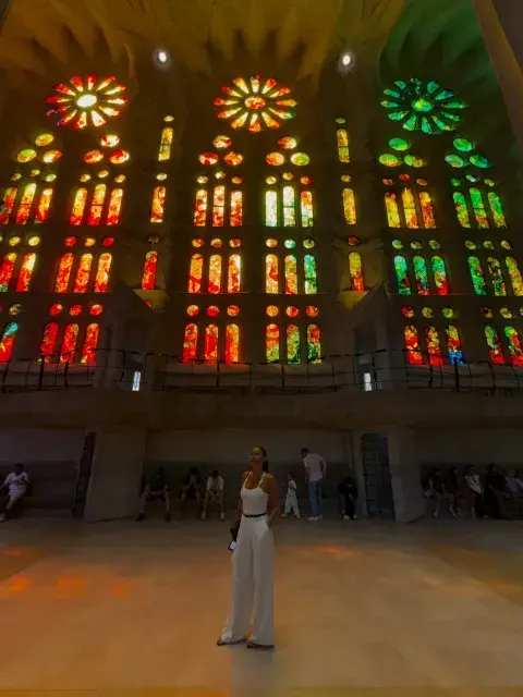 Pampita vestida de blanco.png Pampita vestida de blanco.png