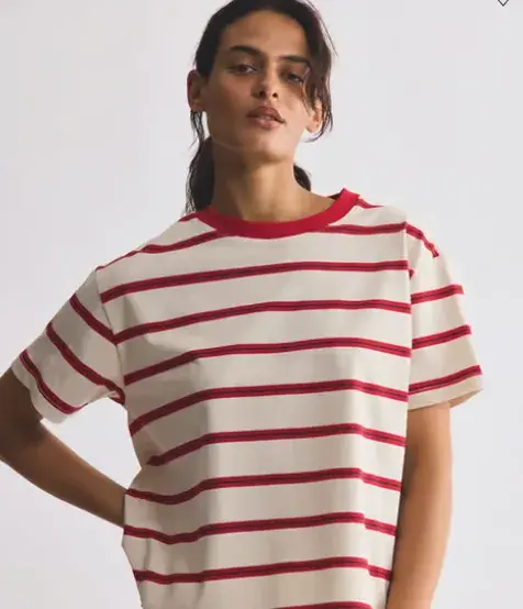 Remera a rayas rojas (Awada, $62.400).png Remera a rayas rojas (Awada, $62.400).png