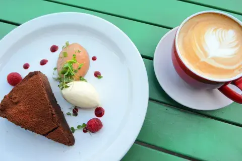 Torta-kladdkaka.jpg Torta-kladdkaka.jpg