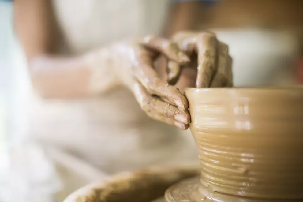 La alfarería es ideal para relajarse y poner la cabeza en pausa.