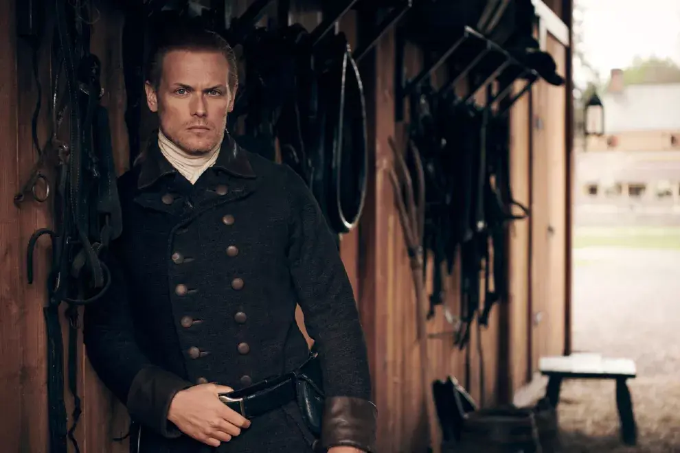 Sam Heughan interpreta a Jamie Fraser en Outlander.
