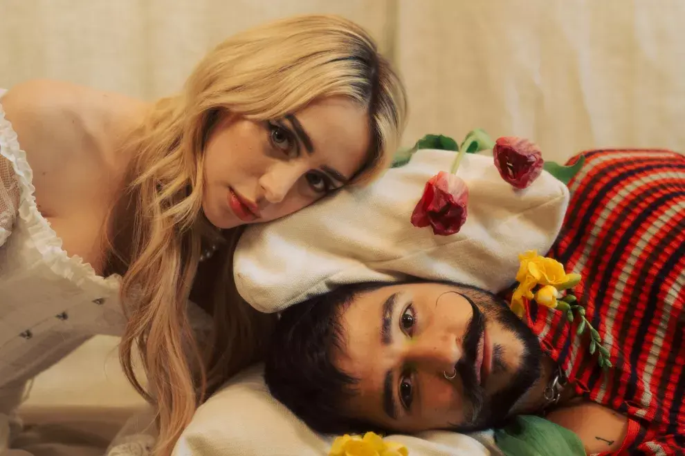 Nicky Nicole y Camilo presentaron su nueva canción.