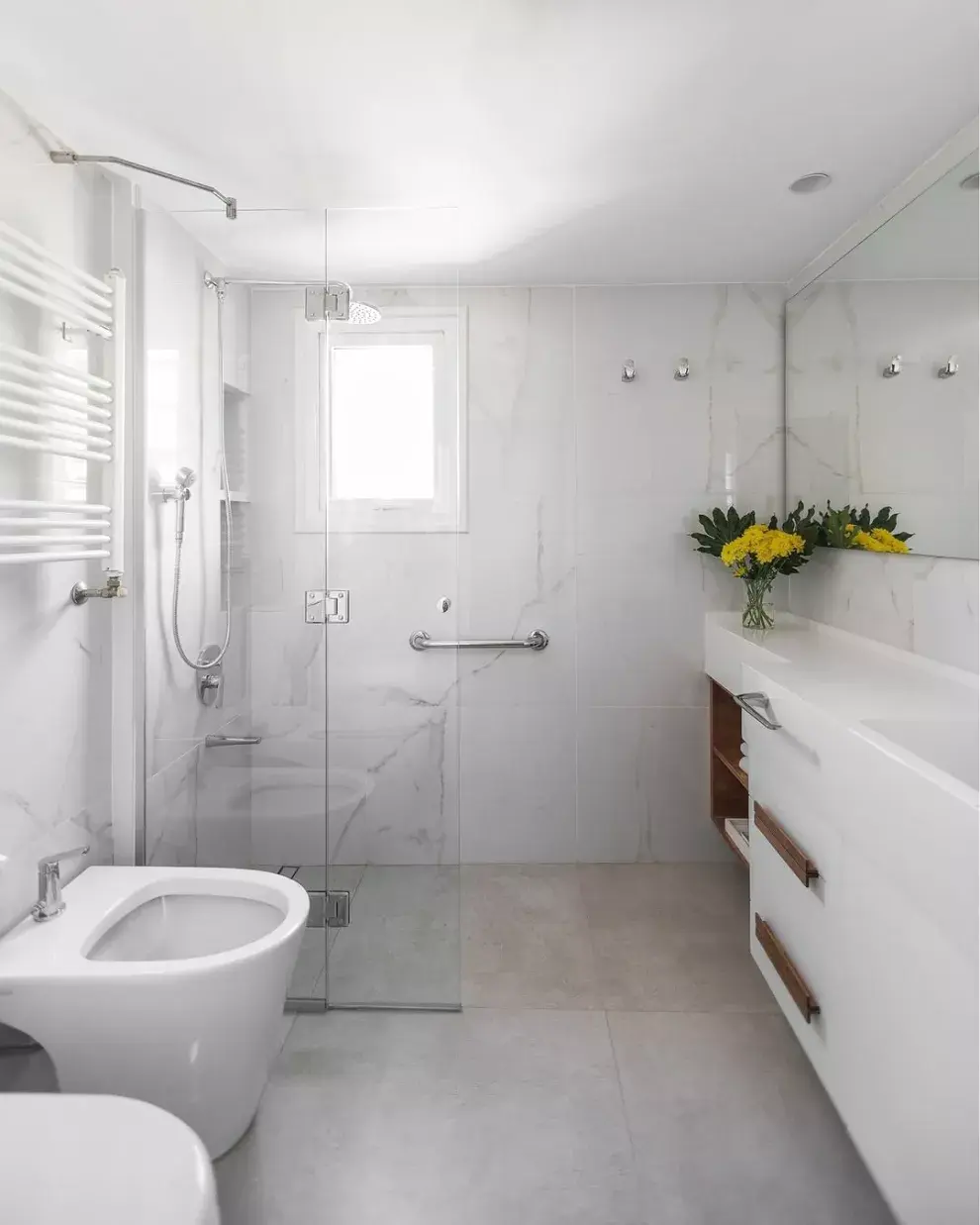 Un baño cómodo, luminoso y funcional