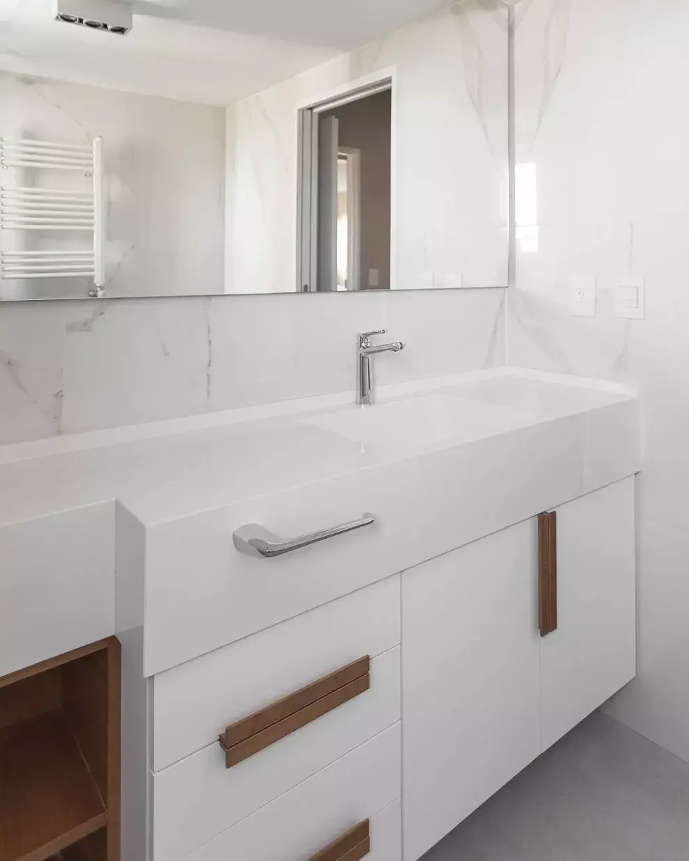 Un baño cómodo, luminoso y funcional