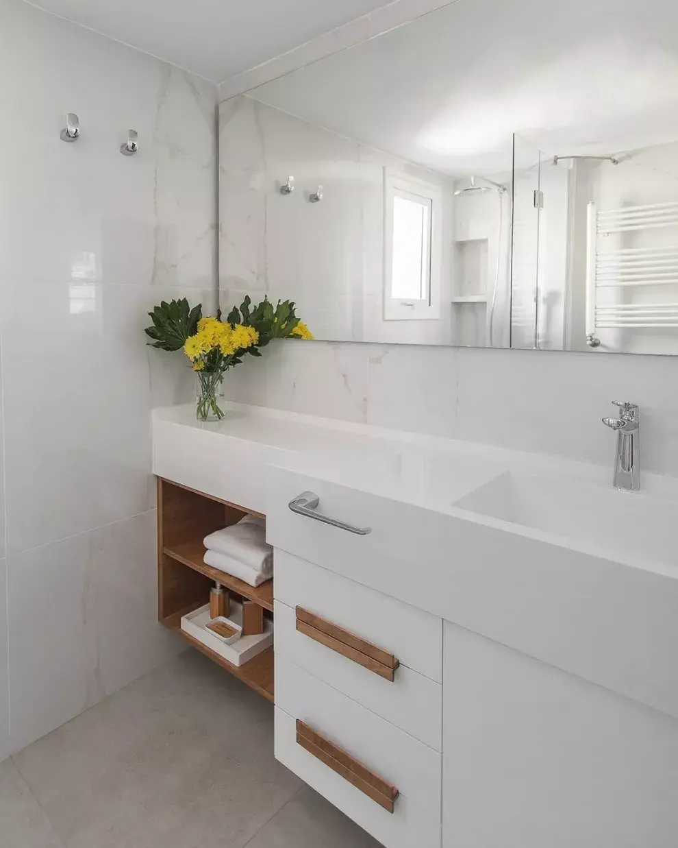 Un baño cómodo, luminoso y funcional