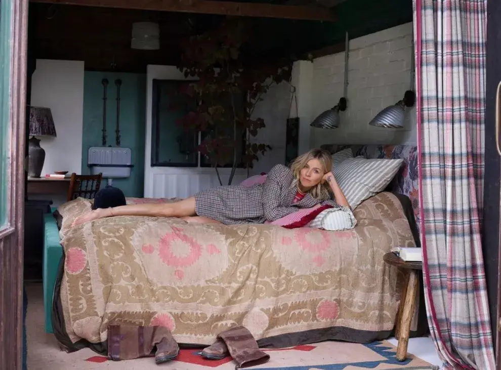Sienna Miller en su cama
