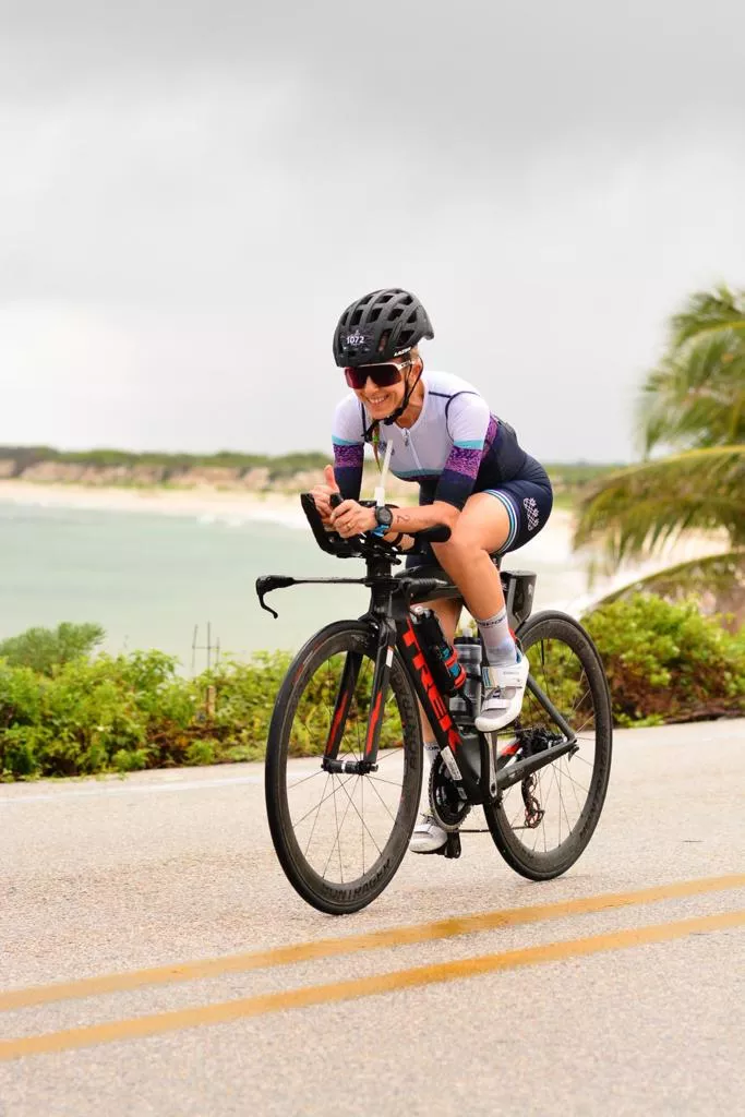 Desde hace cuatro años, Gaby participa de triatlones como el Ironman; una competencia que combina nado, bici y running.