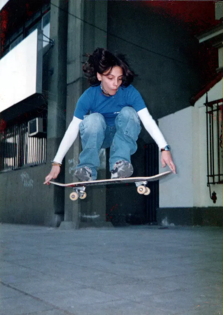 Jimena, con 14 años, despegando de la Tierra