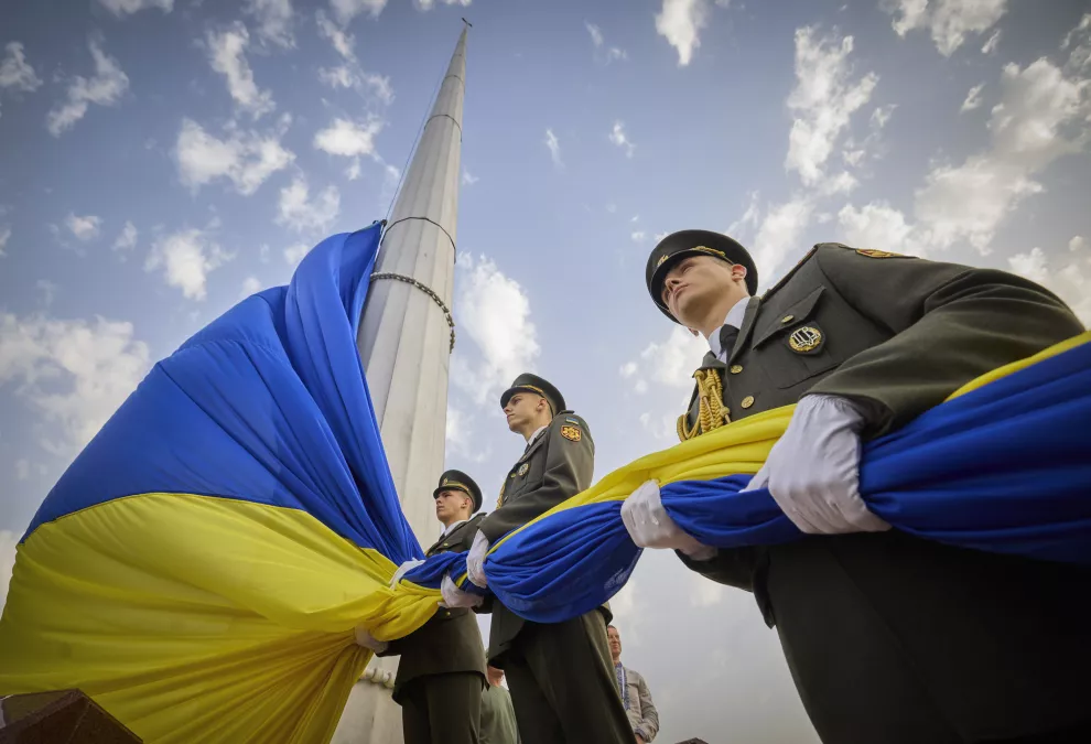 Ucrania: izan la bandera nacional durante la celebración del Día Nacional de la Bandera, en Kiev, el 23 de agosto de 2022