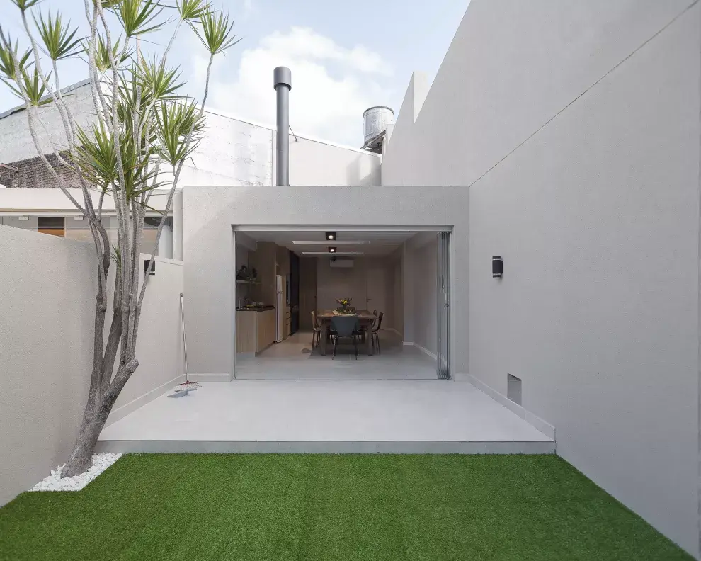 Un patio que se convirtió en quincho completo