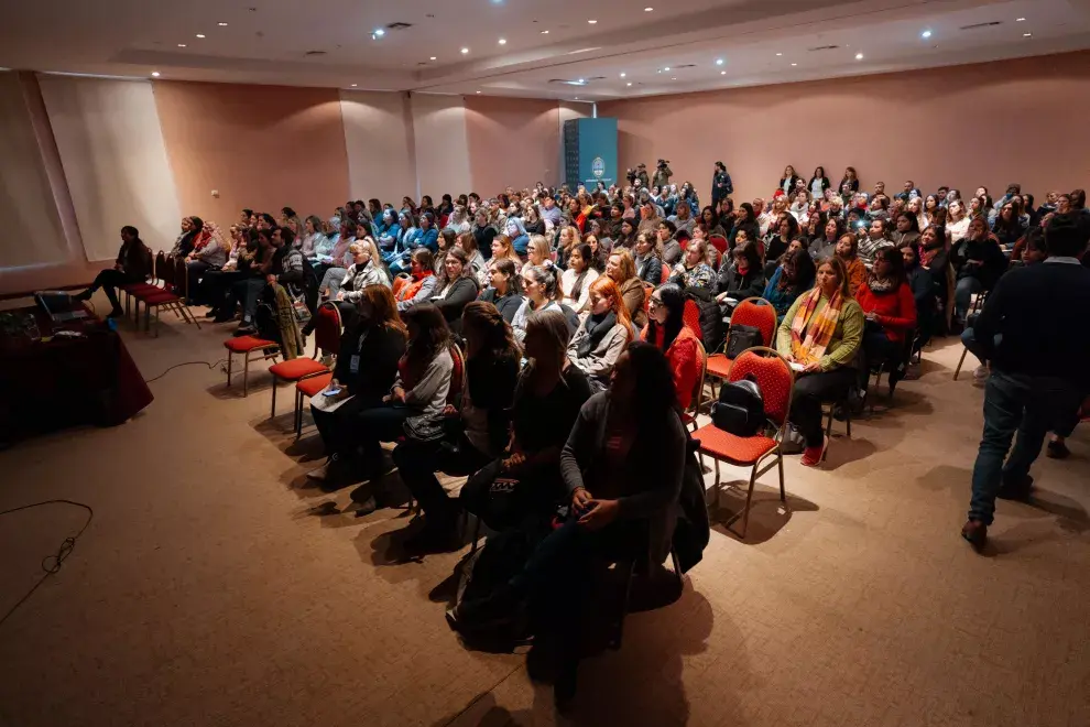 Familias Genias contiene, capacita y dicta talleres en materias de inclusión. 