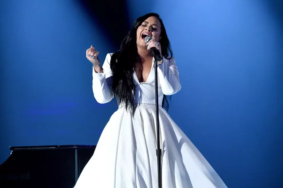 Demi Lovato emocionada en los Grammy