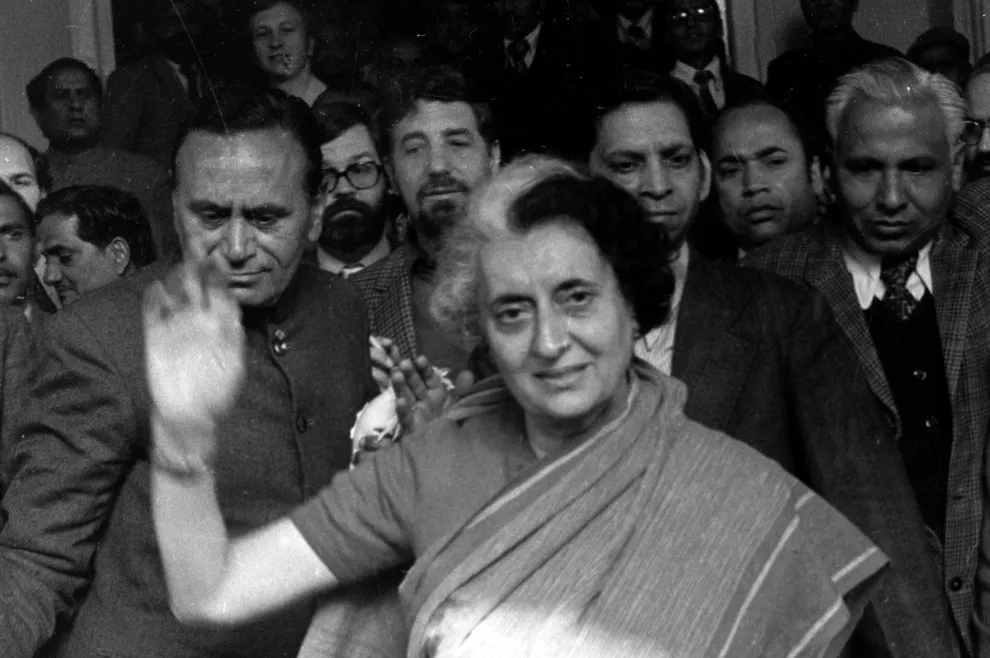 Indira Gandhi, primera ministra de India, fue acribillada a tiros por dos de sus guardaespaldas en 1984.