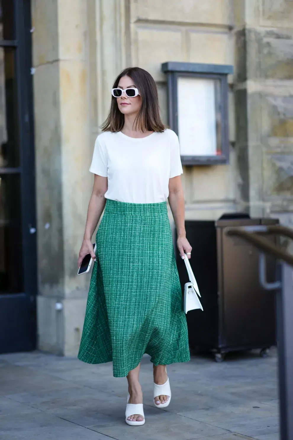 Remera blanca y flada verde. Impecable.