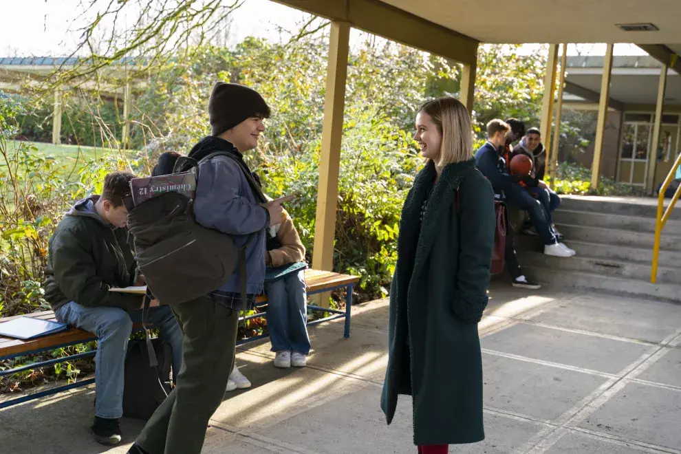 Angourie Rice y Gaten Matarazzo protagonizan Honor Society.