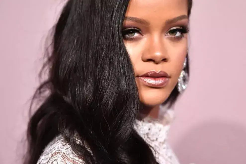 Rihanna vuelve a cantar después de 5 años. 