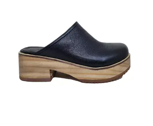 ZUECO BASE DE MADERA CON CUERO NEGRO, MAGALI $8.100.