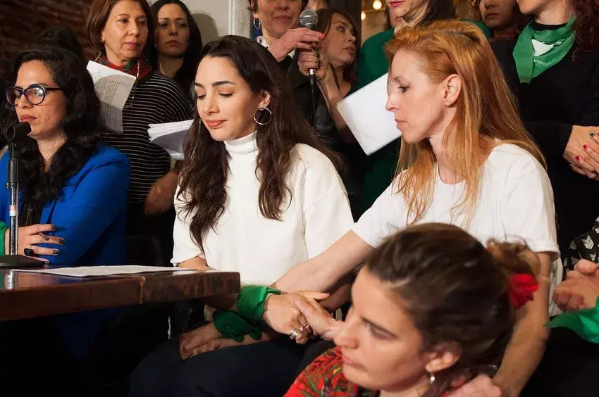 Thelma Fardin junto a sus colegas de Actrices Argentinas en la lucha por el aborto legal, seguro y gratuito. 