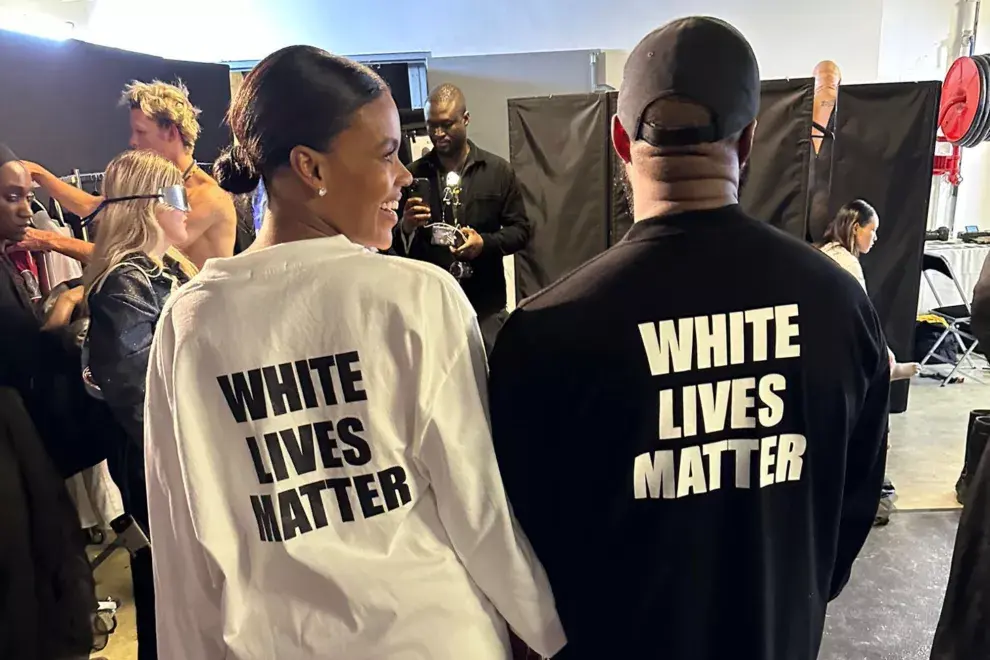 Candace Owens y Kanye West en el desfile de Yezzy.