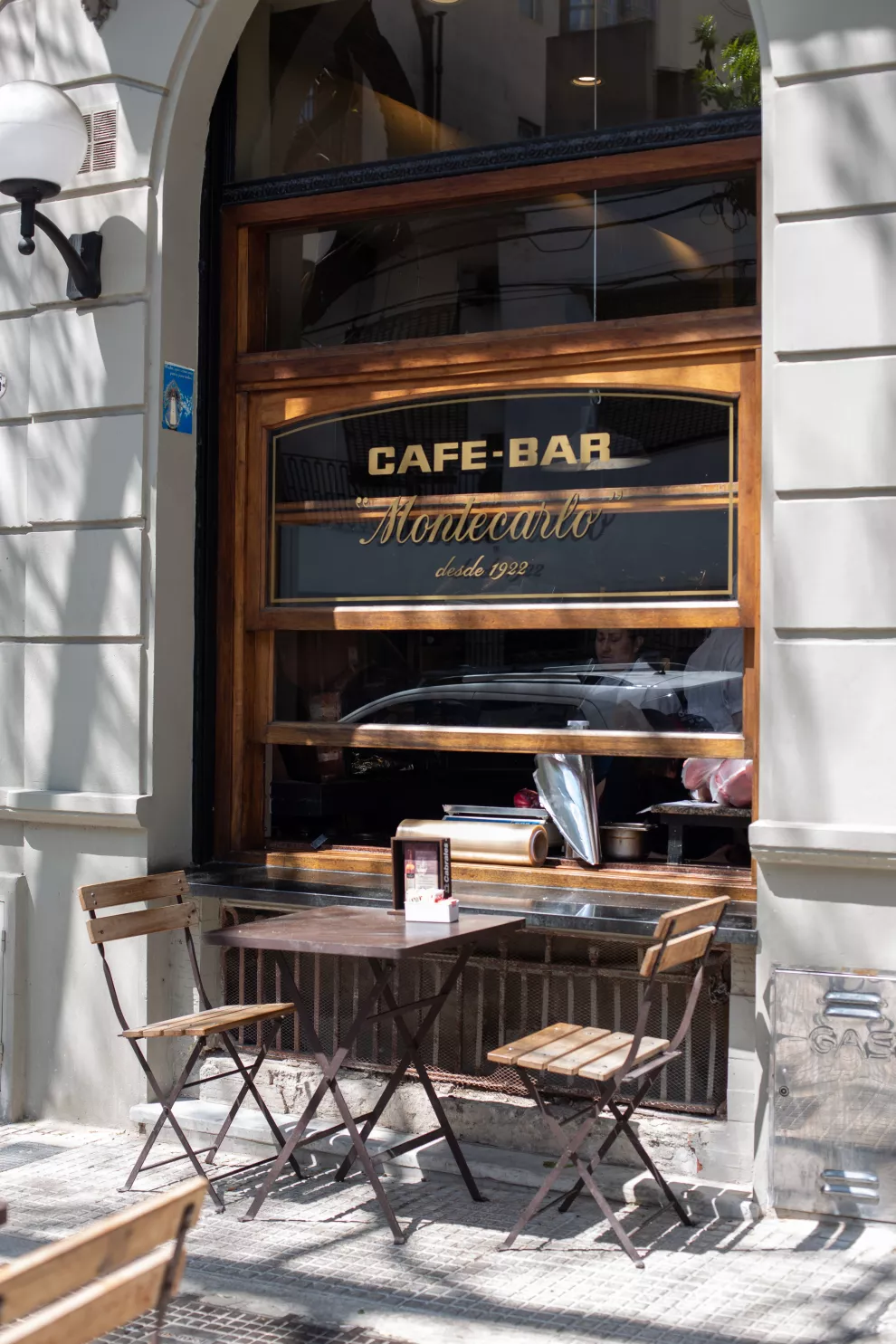 Café Montecarlo.