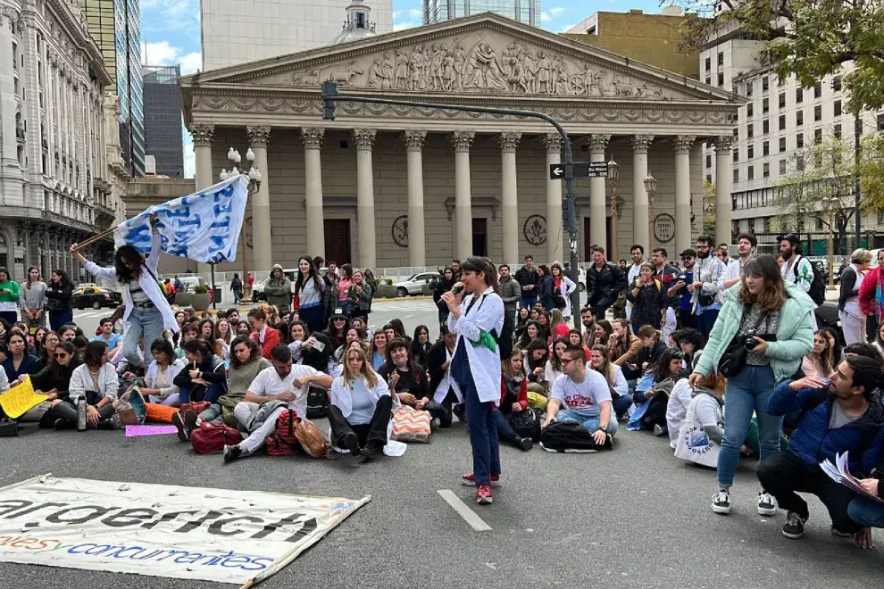 Protesta de residentes de medicina.