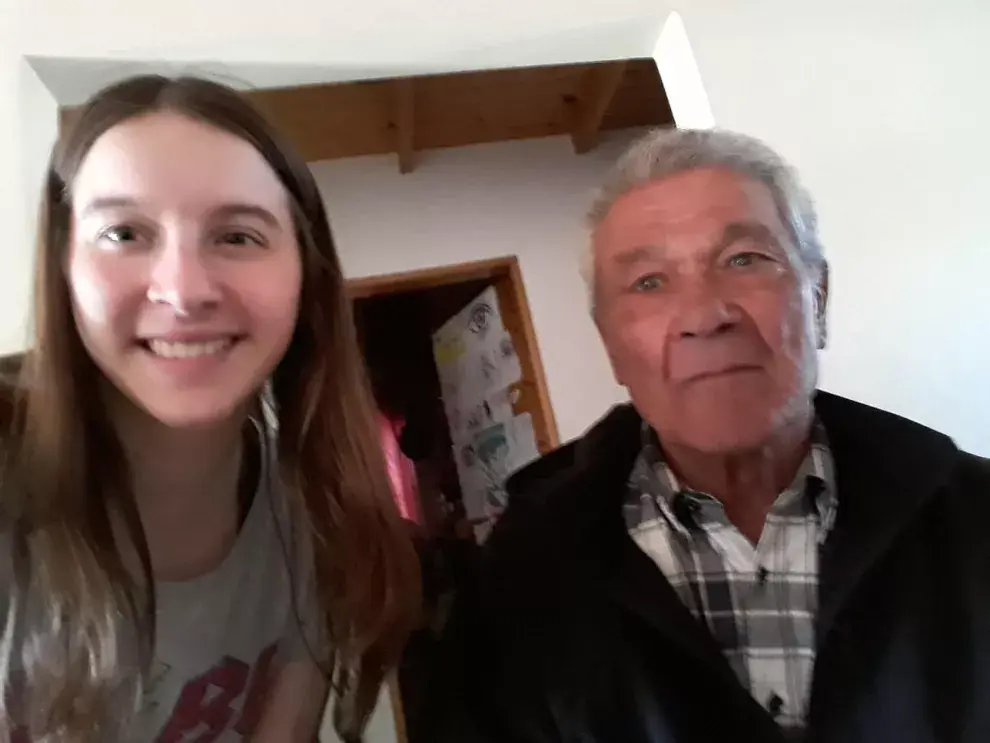 Valentina con su abuelo Osvaldo