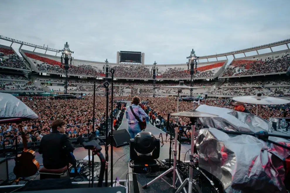 Zoe Gotusso ayer en River, abriendo el concierto de Coldplay