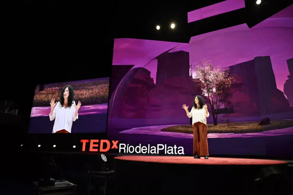 Susana durante su presentación en TEDxRíodelaPlata 