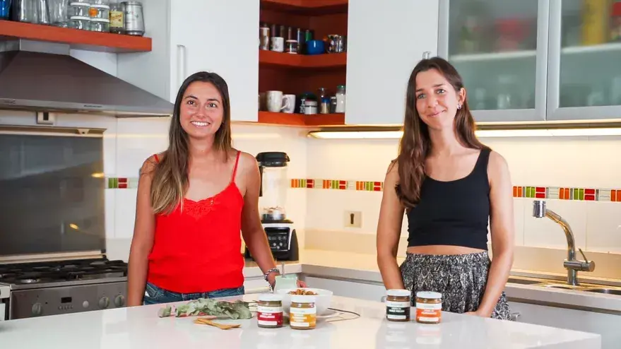 Miriam Aberle y Valentina De Volder, creadoras de "Ancestral".