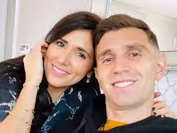 Amanda Gama y Emiliano “Dibu” Martínez.