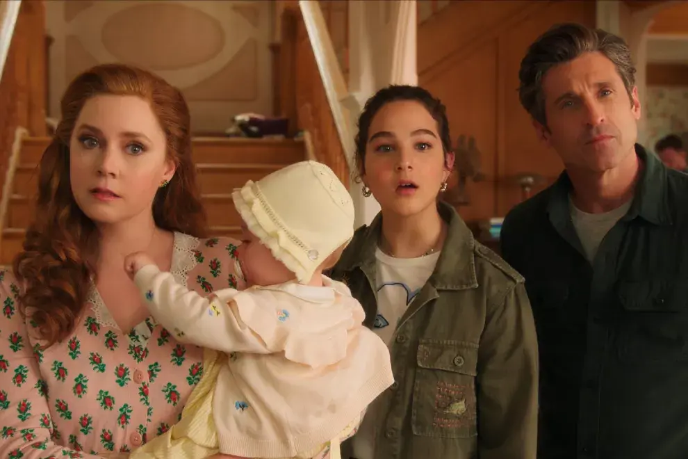 Amy Adams como Giselle, intentando vivir su cuento de hadas en Disenchanted.