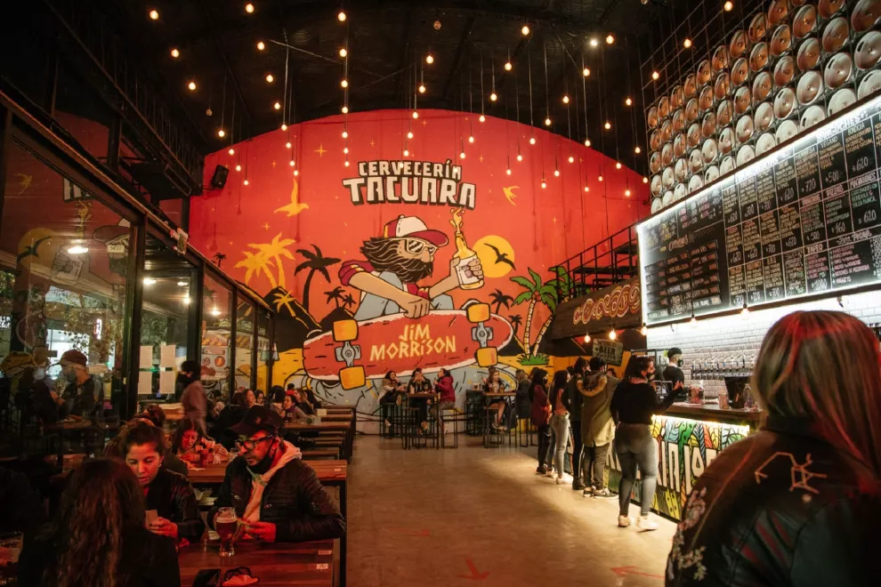 Si vas a la Cervecería Tacuara también vas a poder ver los partidos.