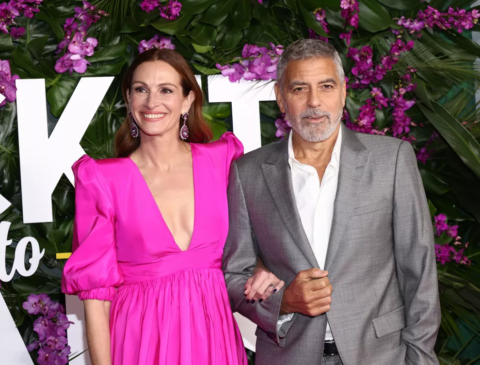 Julia Roberts y George Clooney en la premiere de Ticket to Paradise.