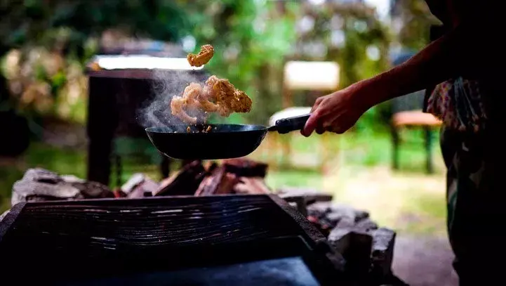 En Mar del Plata te vas a enconrtar con gastronomía de lujo en ambientes bien variados: podés comer bajo las estrellas en un campo al sur de la ciudad, o en el centro en los bares con mejores tragos y propuestas de juego de mesa y "fichines".